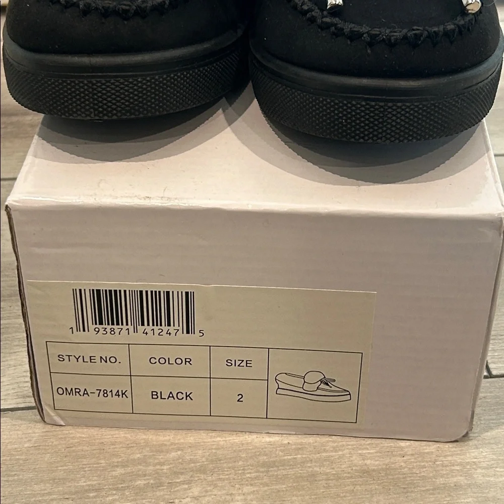 Olivia Miller Girl! Black faux fur lined slip on moccasins shoes size 2